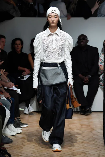Look 18
